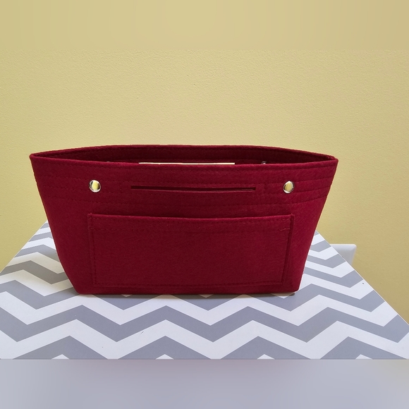 Disney X Coach City Tote Cruella Motif - Picture 11 of 17